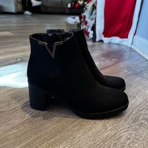 London Fog Black Ankle Booties with Accent